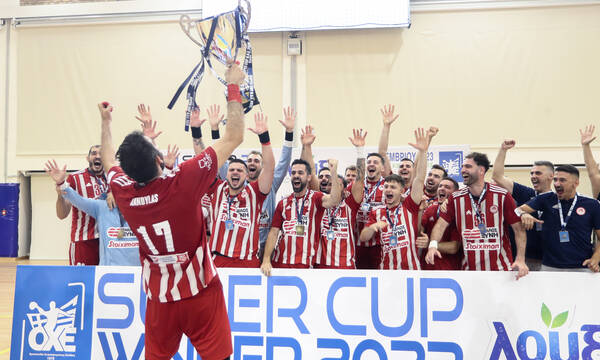 ΑΕΚ – Ολυμπιακός 25-26: Σήκωσε το Super Cup με buzzer beater του Σάββα στην παράταση!