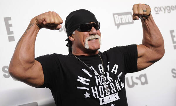 Ο 70χρονος θρύλος του WWE, Hulk Hogan, παντρεύτηκε την κατά 25 χρόνια νεότερη σύντροφό του