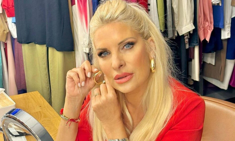 «Κάγκελο» η Μενεγάκη! To on air «καφί» για το στυλιστικό ατόπημά της