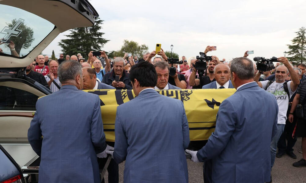 Βουβός πόνος στο τελευταίο αντίο του Γιάννη Ιωαννίδη