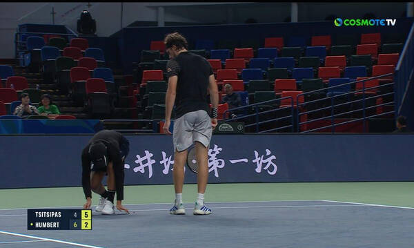 Στέφανος Τσιτσιπάς: Πεταλούδα εισέβαλε στο court και διέκοψε τον αγώνα του! (vid)