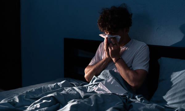 Γιατί τα συμπτώματα του κρυολογήματος επιδεινώνονται το βράδυ;