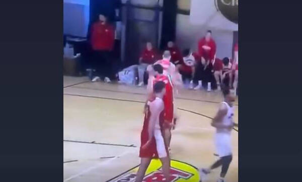 Elite League: Παίκτης έριξε μπουνιά σε αντίπαλο του στο Παπάγου - Πανερυθραϊκός (video)
