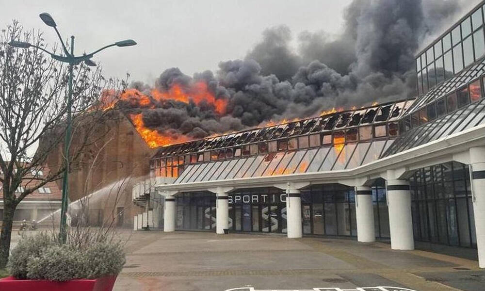 Τεράστια καταστροφή: Κάηκε ολοσχερώς το γήπεδο της Γαλλικής Γκραβελίν