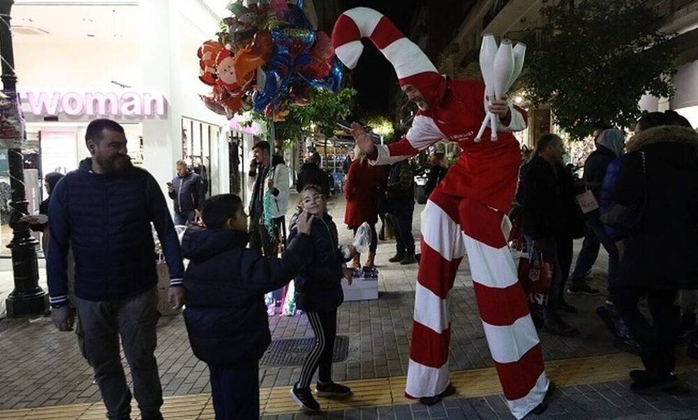 Εορταστικό ωράριο: Τι ώρα κλείνουν σήμερα Σάββατο (30/12) τα καταστήματα