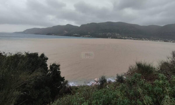 Θεσπρωτία: Η θάλασσα έγινε... καφέ από την κακοκαιρία