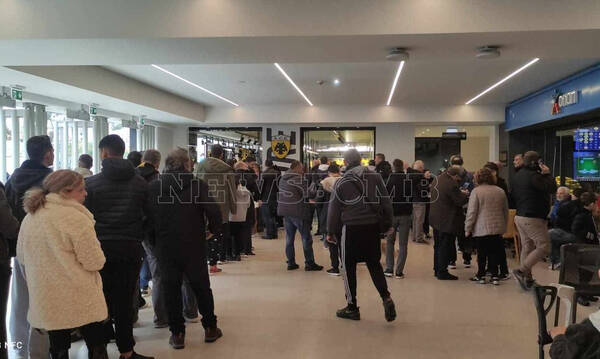 AEK: Λατρεία κι αποθέωση για τον Θωμά Μαύρο! – Περισσότεροι από 3.000 φίλαθλοι στην «OPAP Arena»