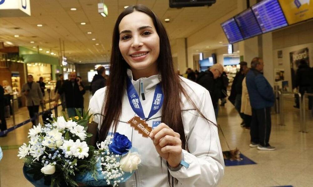 Νικόλ Ελευθεριάδου: Απάντησε στον σάλο που ξέσπασε με το «κοπέλα του Βεζένκοφ» - «Με μειώνει» (vid)