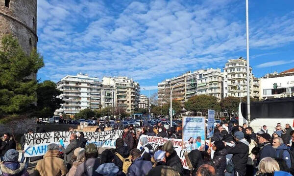Θεσσαλονίκη: Συγκέντρωση διαμαρτυρίας στον Λευκό Πύργο κατά της τεκνοθεσίας και του γάμου ομόφυλων