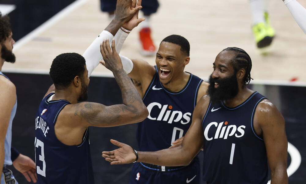 NBA: Τριπλ νταμπλ ο Χάρντεν, 62 πόντους από τον Μπούκερ – Τα αποτελέσματα κι οι βαθμολογίες