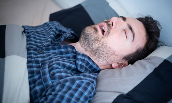 Αποφρακτική άπνοια ύπνου: Γιατί αυξάνει τον κίνδυνο καρδιαγγειακών