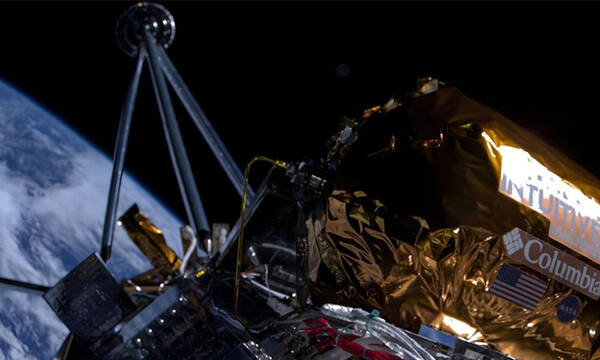 Σέλφι από το Διάστημα: Το ρομποτικό διαστημικό σκάφος «Odysseus» φωτογραφίζεται με φόντο τη... Γη