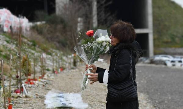 Τέμπη: Σε κλίμα συγκίνησης τελέστηκε τρισάγιο για τα θύματα του δυστυχήματος