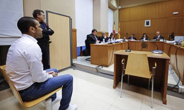 Ντάνι Άλβες: Το δικαστήριο της Βαρκελώνης τον αφήνει ελεύθερο με εγγύηση ενός εκατομμυρίου ευρώ