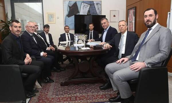 Συνάντηση Βρούτση με FIFA, UEFA και ΕΠΟ για το αυτοδιοίκητο του ποδοσφαίρου