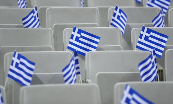 Ελληνική σημαία σε κάθε γήπεδο και Εθνικός Ύμνος πριν το τζάμπολ! 