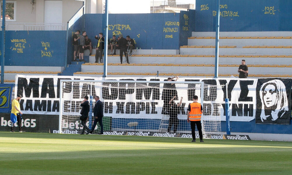 Σήκωσαν πανό υπέρ της Μαρίας Καρυστιανού 