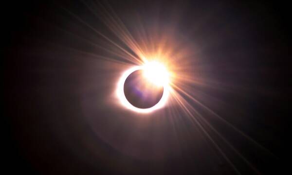 Ολική έκλειψη ηλίου: Δείτε LIVE εικόνα από τη NASA