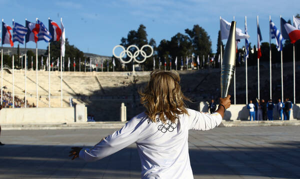 Ολυμπιακοί Αγώνες: Παραδόθηκε η Ολυμπιακή Φλόγα στη Γαλλία