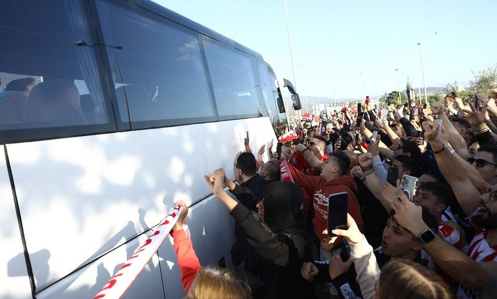 Ολυμπιακός: Αποθέωση στο «Ελ. Βενιζέλος» μετά το θρίαμβο με Άστον Βίλα - «Φέρτε μας το ευρωπαϊκό»