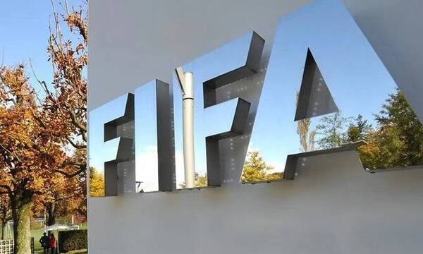 FIFA: Έτσι θα «δείχνουν» οι διαιτητές τα ρατσιστικά περιστατικά 