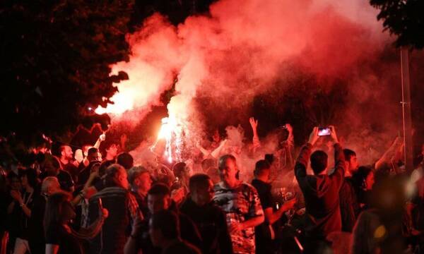 ΠΑΟΚ: Έξαλλοι πανηγυρισμοί στο Βικελίδης - Πήρε «φωτιά» η Τούμπα για το 4ο Πρωτάθλημα! (pics)