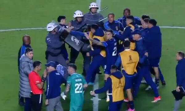 Copa Libertadores: Αστυνομικός στη Βραζιλία χτύπησε με ασπίδα ποδοσφαιριστή (vid)