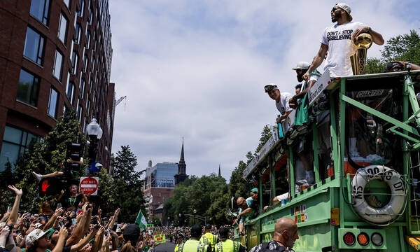 NBA: «Βούλιαξε» η Βοστώνη για τους Πρωταθλητές, Σέλτικς - Δείτε video από την παρέλασή τους