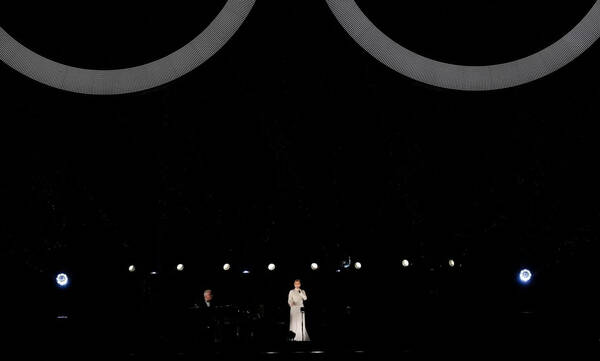 Ολυμπιακοί Αγώνες 2024: Η Σελίν Ντιόν καθήλωσε τον πλανήτη - Οι θαυμαστές της αποχώρησαν με δάκρυα