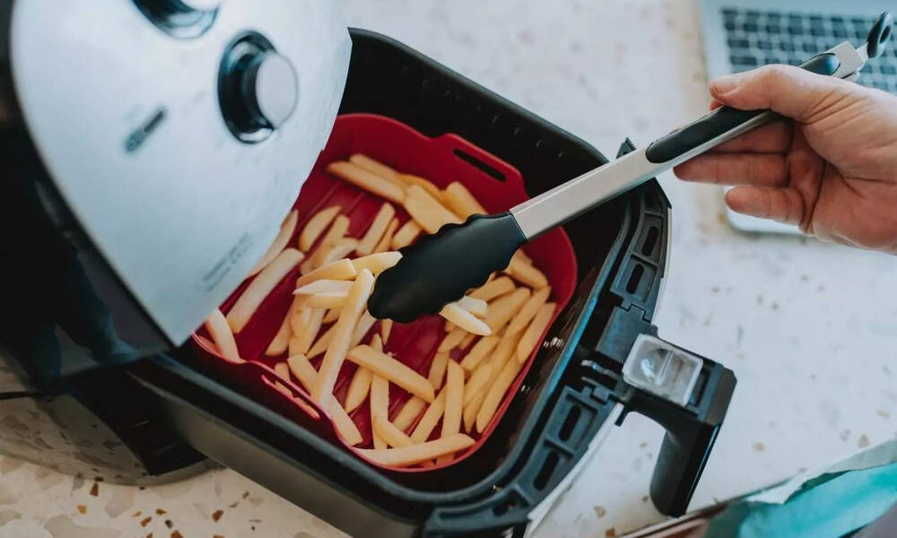 Τρομακτική ειδοποίηση των ειδικών - Τα air fryer μας κατασκοπεύουν και κλέβουν προσωπικά δεδομένα