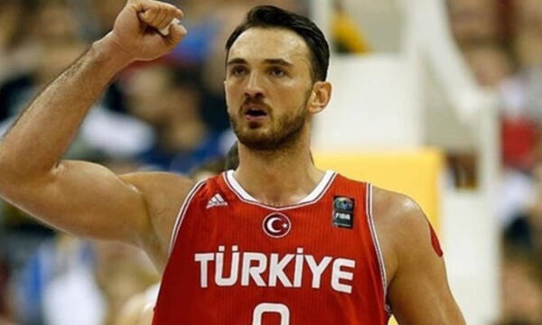 Ο Σεμί Ερντέν αποσύρθηκε από την ενεργό δράση