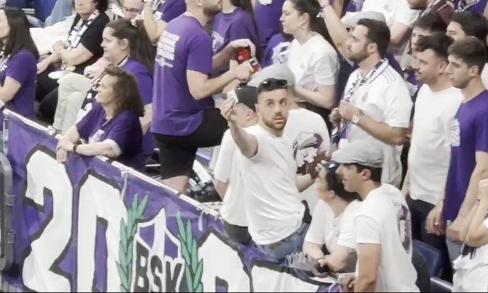 Οπαδοί της Ρεάλ έδειχναν χαρτονομίσματα στους Αγγελόπουλους