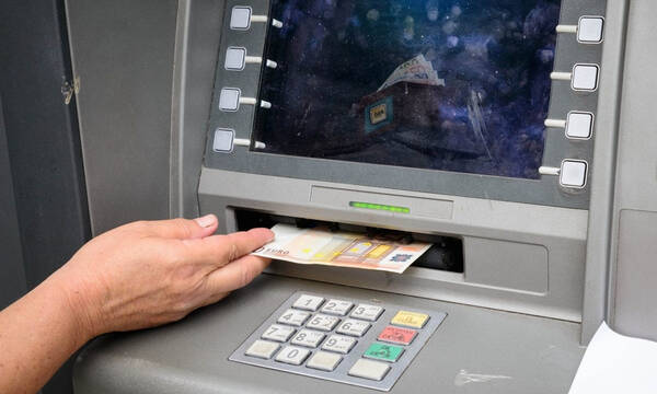 Τέλος σταδιακά οι κάρτες στα ATM: Πώς θα βγάζουμε λεφτά