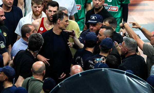 Έχει και πιο κάτω: Καταγγέλλει… επίθεση στον Μπαρτζώκα για το «άσε μας κοριτσάκι μου»