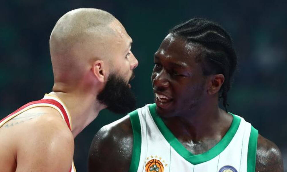 Ολυμπιακός - Παναθηναϊκός AKTOR: Τζάμπολ του Game 4 στην αίθουσα του Αθλητικού Δικαστή