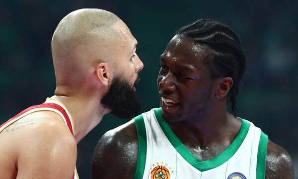 Ολυμπιακός - Παναθηναϊκός AKTOR: Τζάμπολ του Game 4 στην αίθουσα του Αθλητικού Δικαστή