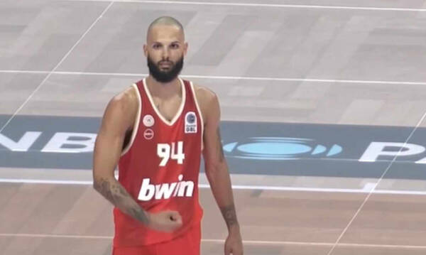 Μέγα σκάνδαλο: Παίζει κανονικά ο Φουρνιέ, δεν τιμωρήθηκε η εμετική χειρονομία του