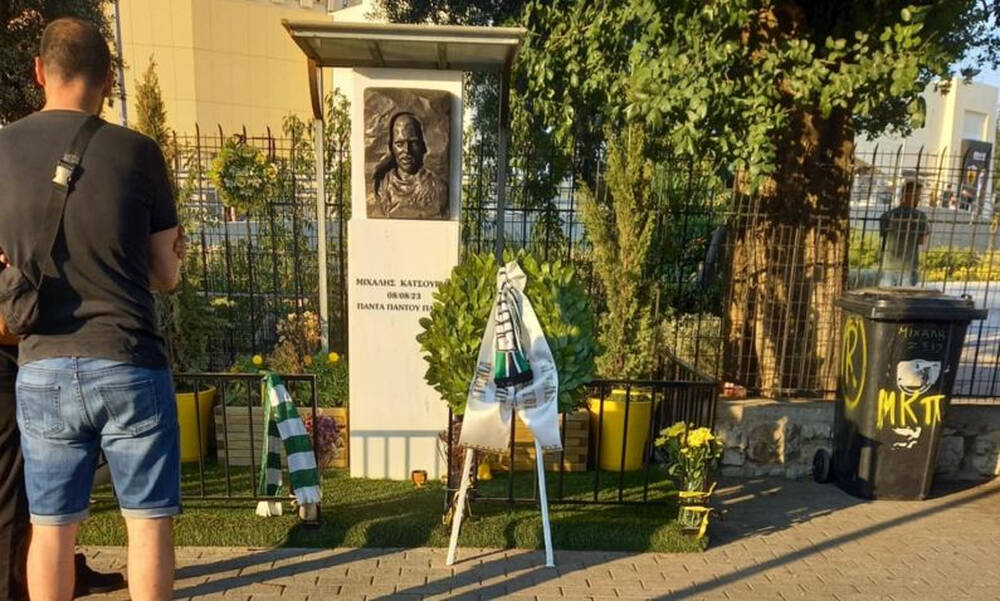 AEK: Στεφάνι των Κύπριων στο μνημείο του Κατσούρη, πανό για τον Δημήτρη Χατζηχρήστο