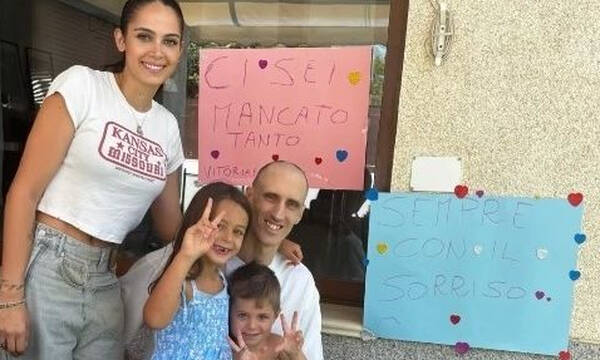 Συγκινητικές στιγμές στην επιστροφή του Ακίλε Πονολάρα στην αγκαλιά της οικογένειάς του