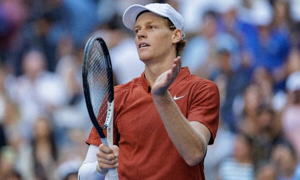 Σίνερ και Σβιάτεκ στους «16» του US Open, αποκλείσθηκε ο Ζβέρεφ