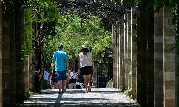Καιρός: Παράταση του καλοκαιριού με μικρές εκπλήξεις - Η πρόγνωση μέρα προς μέρα