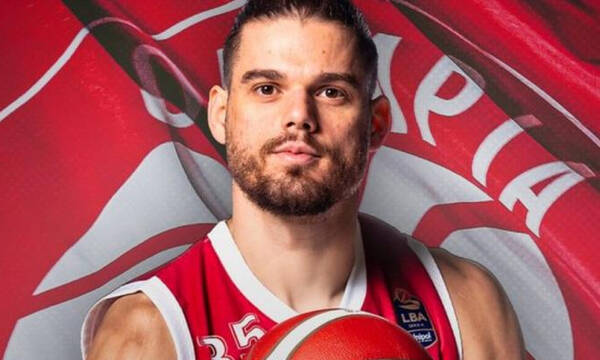 Ανακοίνωσε Τοτέ η Αρμάνι Μιλάνο