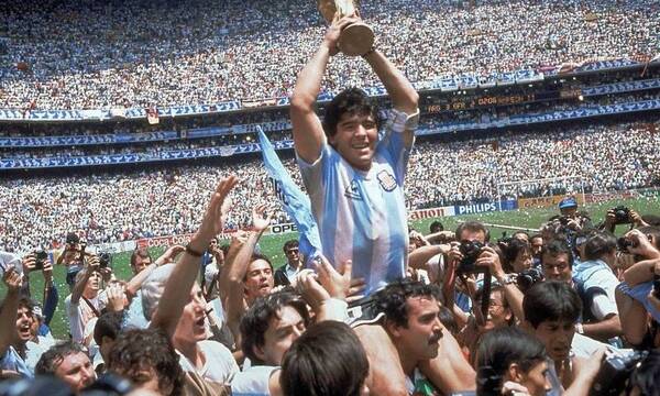 Πέθανε ο φίλαθλος που είχε σηκώσει τον Ντιέγκο Μαραντόνα στους ώμους του στο Μουντιάλ του 1986