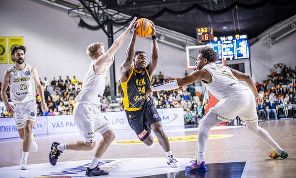 Λεβίτσε – ΑΕΚ 69-71: Έκανε το «3 στα 3» στο BCL με καθοριστικό Μπάρτλεϊ