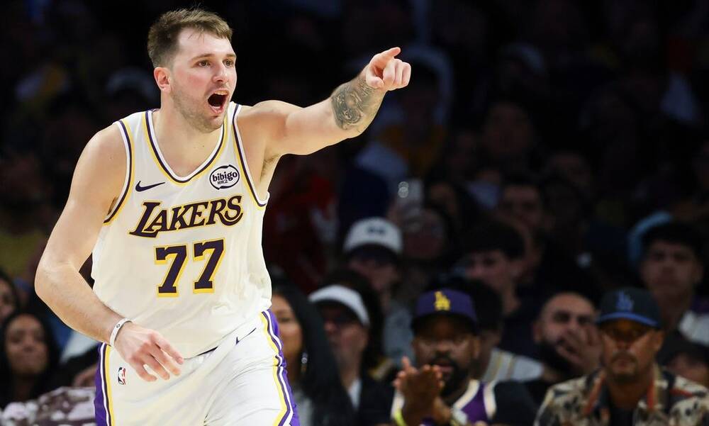 ΝΒΑ: «Αφηνιασμένος» Ντόντσιτς οδηγεί τους Λέικερς - Πρώτη ήττα για Σπερς και Μπουλς