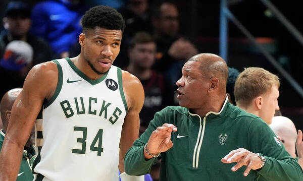 Ξέσπασμα Ρίβερς για Γιάννη: «Τον γκρέμισαν και δεν έδωσαν φάουλ, δώστε το»