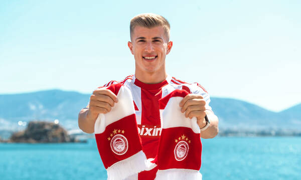 Ολυμπιακός, Κοστίνια: «Περήφανος για την ανανέωση»