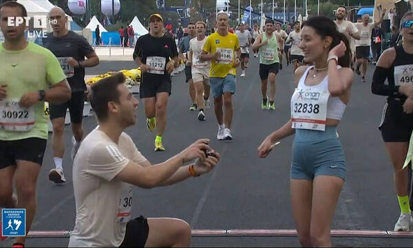 42ος Αυθεντικός Μαραθώνιος Αθήνας: Τερμάτισε και δέχθηκε πρόταση γάμου