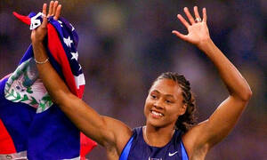 Μάριον Τζόουνς: Βίντεο δείχνει τη δυσκολία της να περπατήσει εξαιτίας σπάνιας ασθένειας