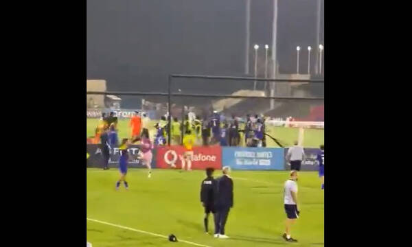 Χάος στο Μουντιάλ U17: Ξύλο και ανελέητο κυνηγητό μέχρι το διπλανό γήπεδο! (βίντεο)